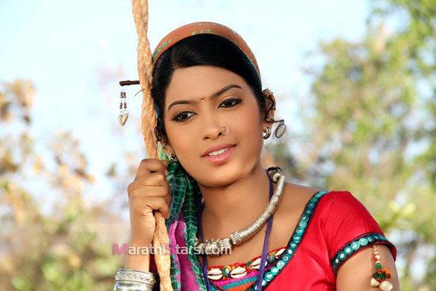 Tamil tv serial actress saree slip